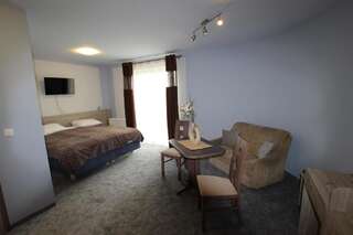 Отели типа «постель и завтрак» Resident Rene Устка Улучшенный двухместный номер с 1 кроватью или 2 отдельными кроватями-3